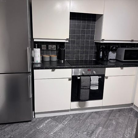 Hogwarts Apartment Abbots Langley Екстериор снимка