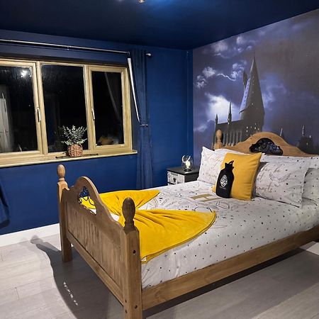 Hogwarts Apartment Abbots Langley Екстериор снимка